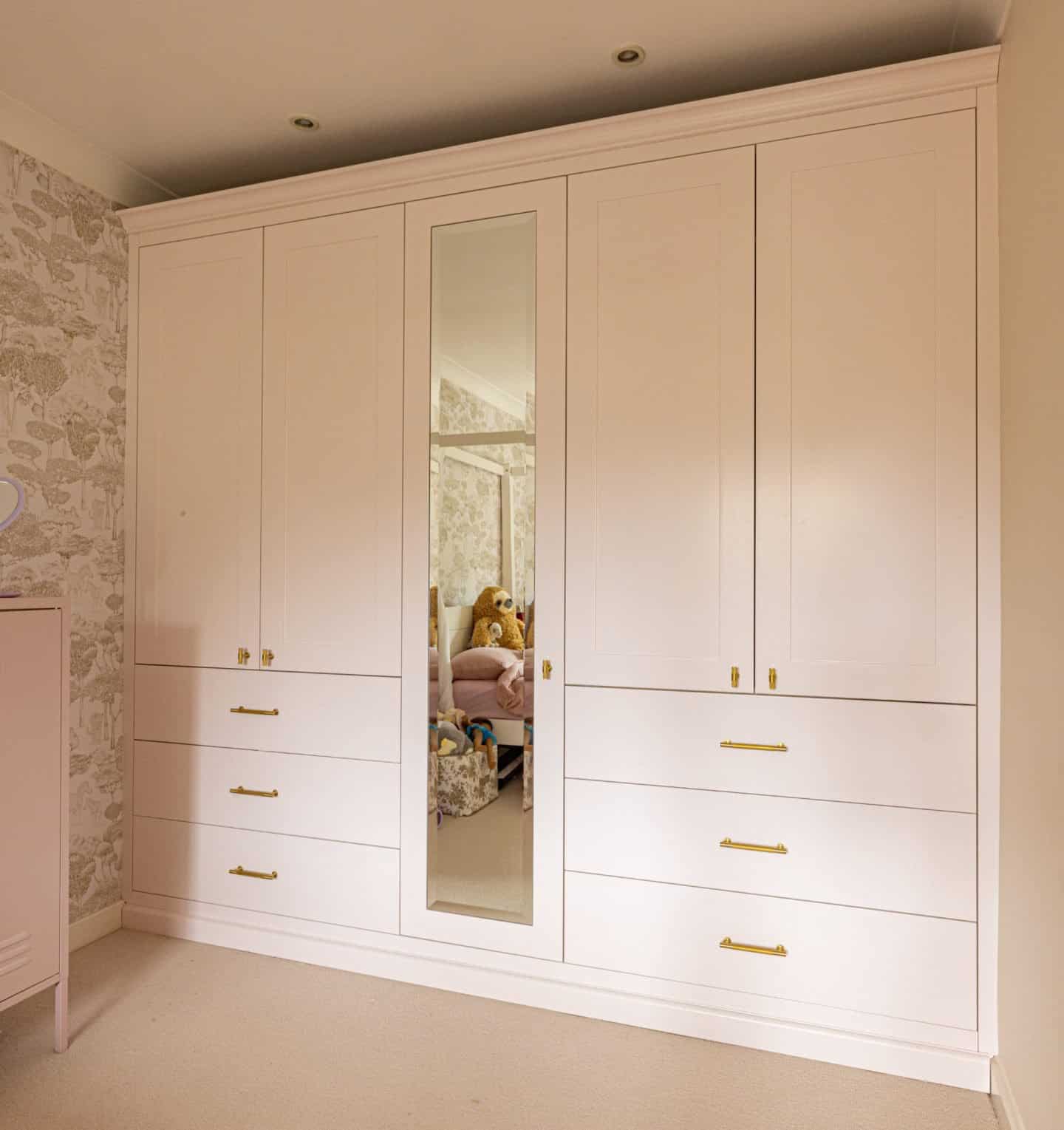 Fitted Wardrobes & Desk s - Eleven Oaks